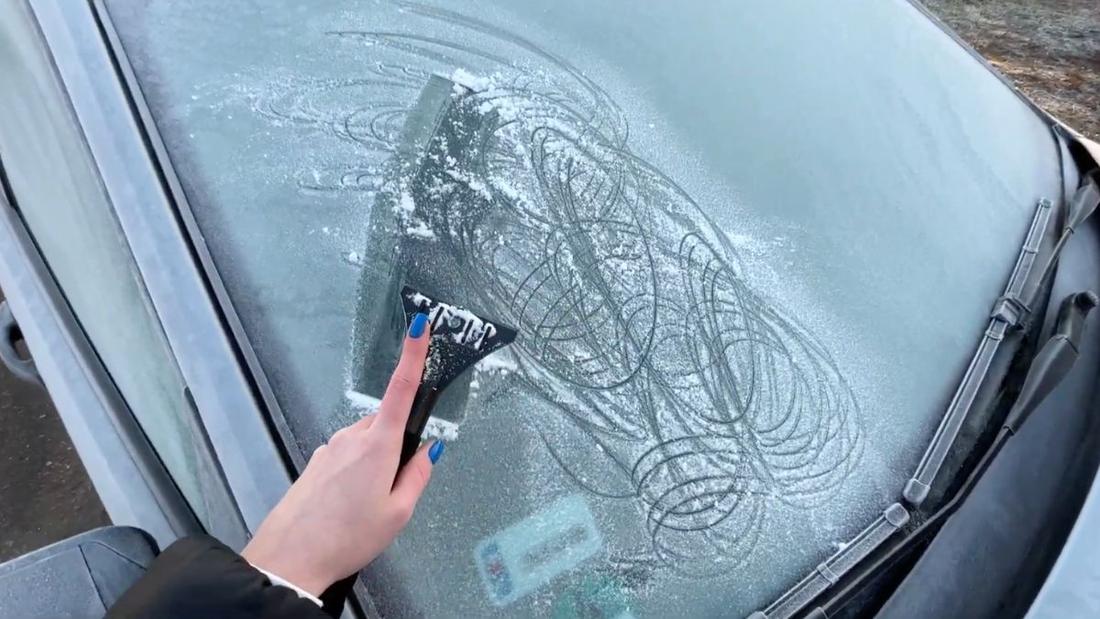 ukryta funkcja skrobaczki - jak usunac lód z szyby