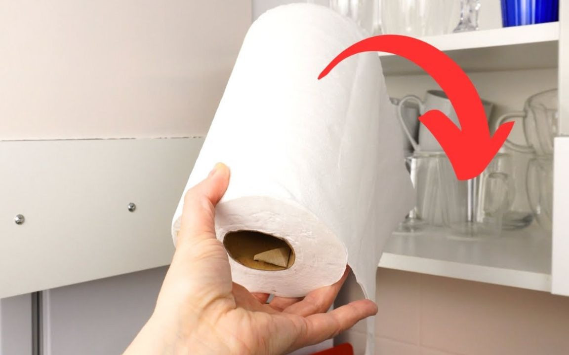 Włóż ręcznik papierowy do szafki ze szklankami.  Nie trzymaj go na blacie
