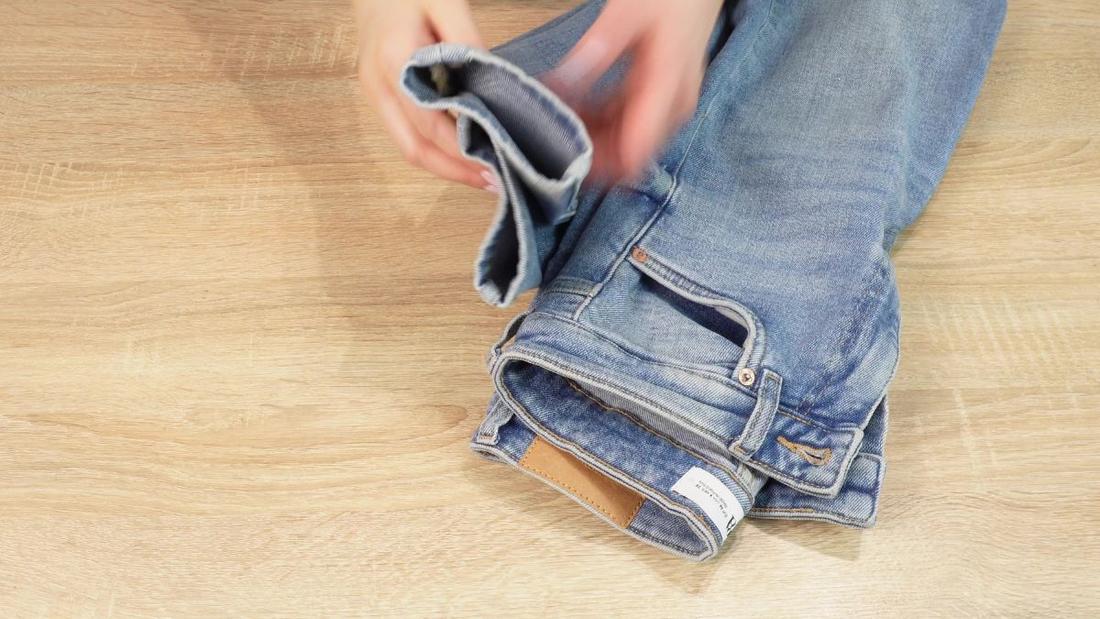 Jak ułatwić sobie zakładanie bardzo wąskich jeansów?