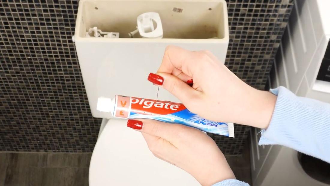 Jak usunac zapach z toalety 