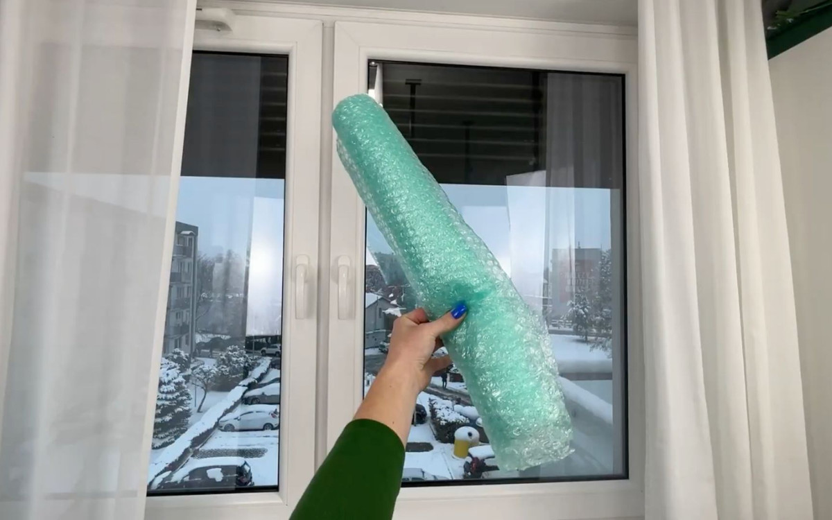 Przykleiłam to na okna. Uszczelnia i zatrzymuje ciepło w domu za grosze