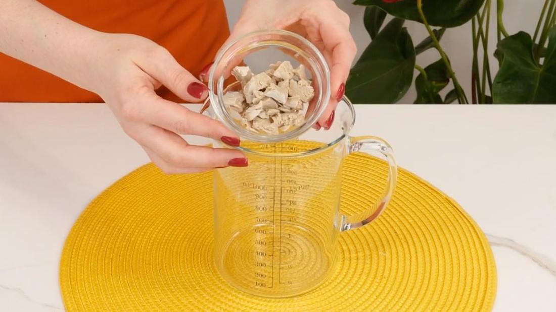 Nawóz z drożdży do anturium – prosty domowy nawóz wspierający wzrost i kwitnienie